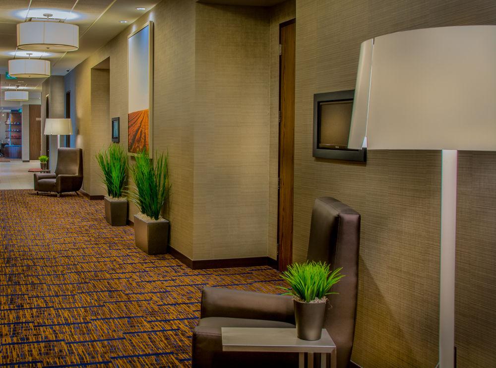 Courtyard By Marriott Winnipeg Airport Exterior photo