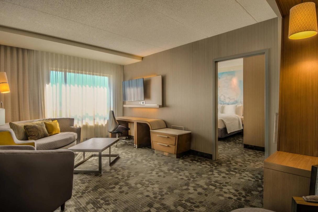 Courtyard By Marriott Winnipeg Airport Exterior photo