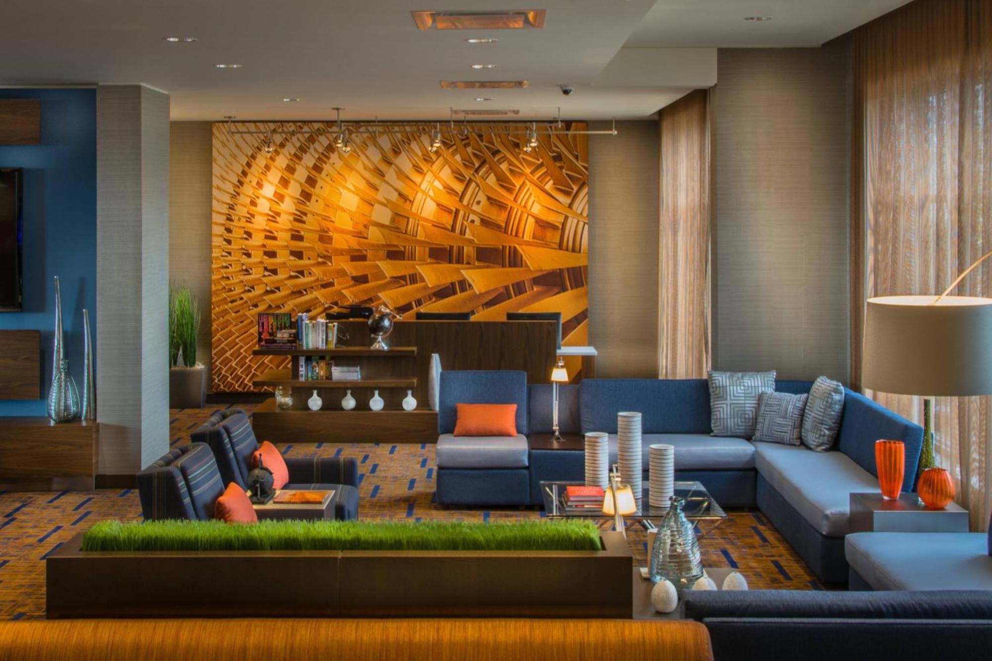 Courtyard By Marriott Winnipeg Airport Exterior photo