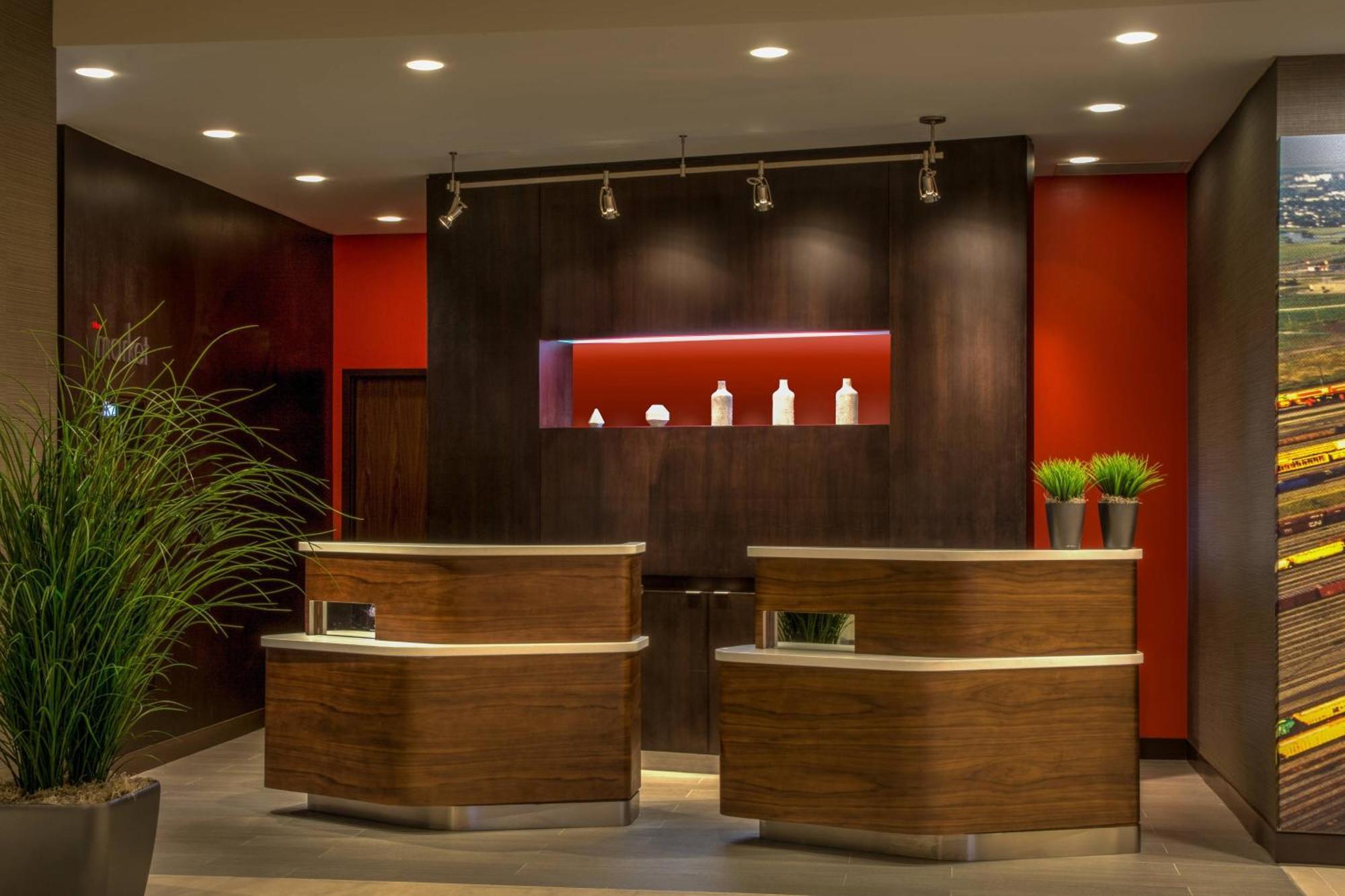 Courtyard By Marriott Winnipeg Airport Exterior photo