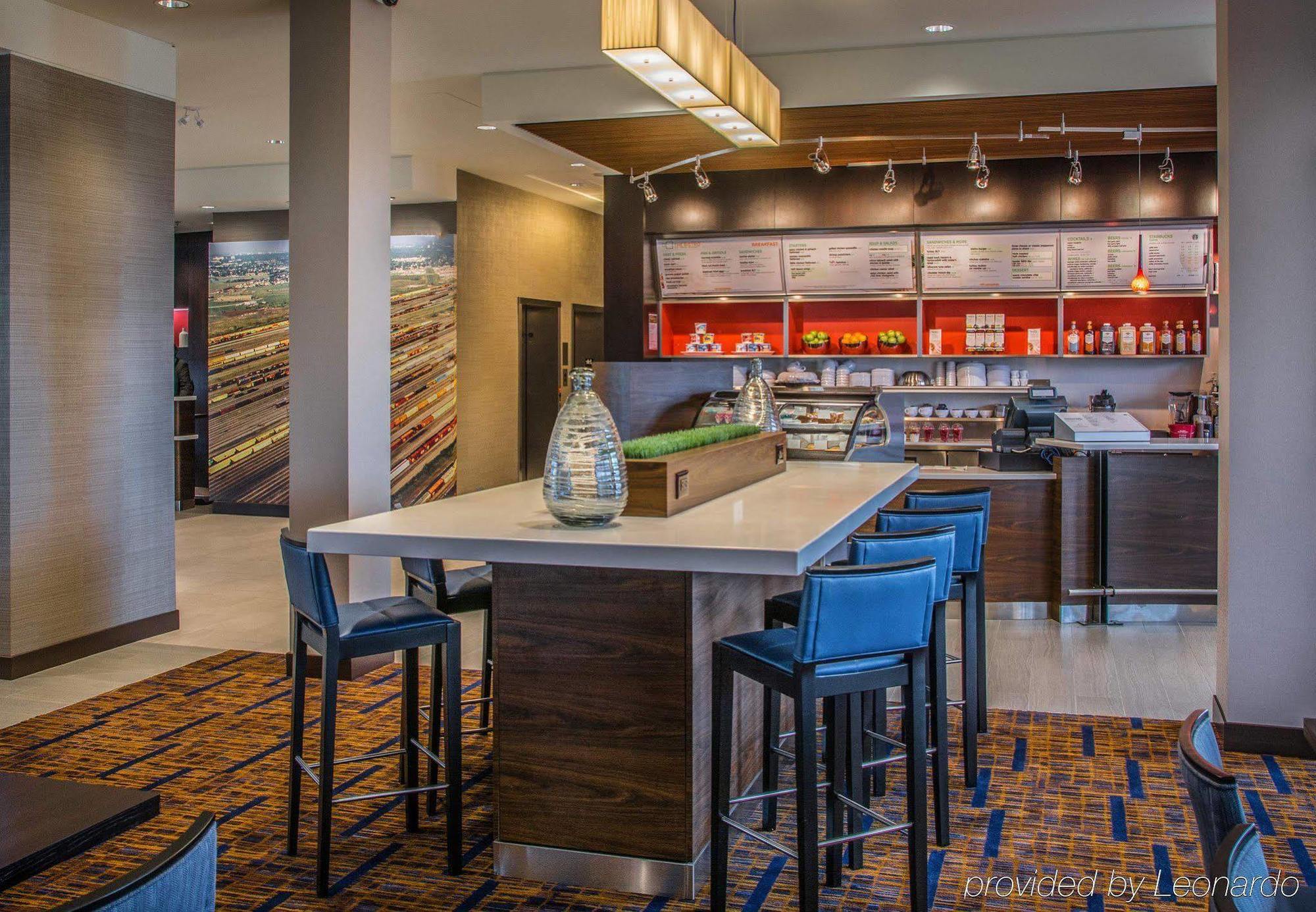 Courtyard By Marriott Winnipeg Airport Exterior photo