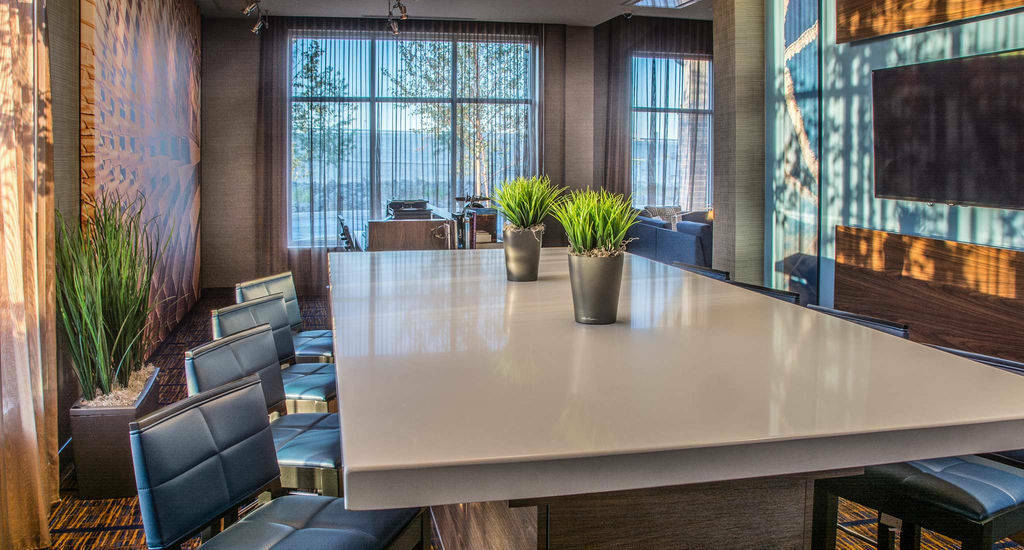 Courtyard By Marriott Winnipeg Airport Exterior photo